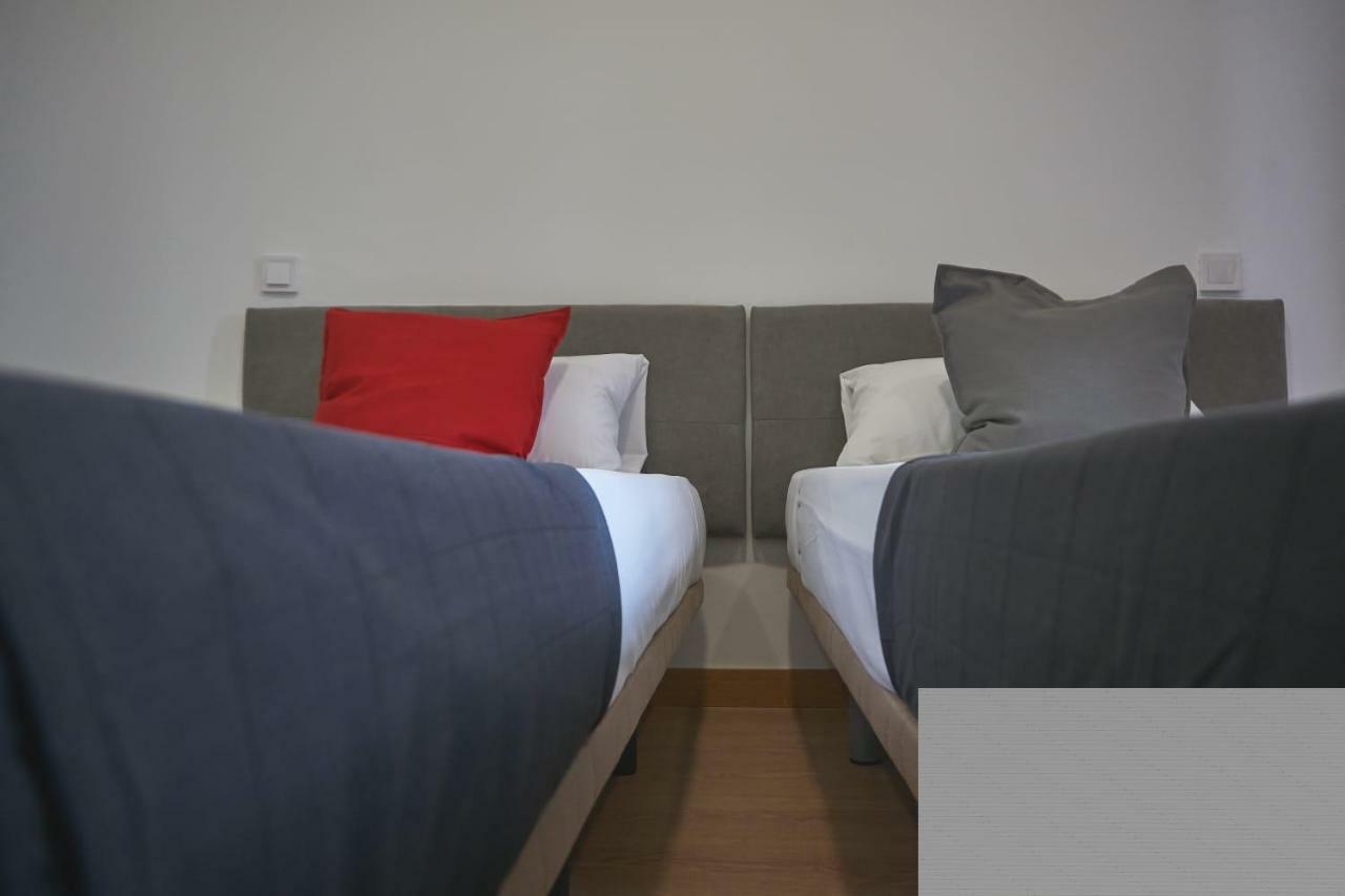 Gs Latina Hotel Мадрид Екстериор снимка