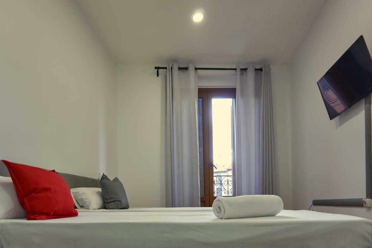 Gs Latina Hotel Мадрид Екстериор снимка