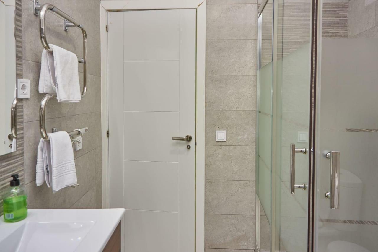 Gs Latina Hotel Мадрид Екстериор снимка