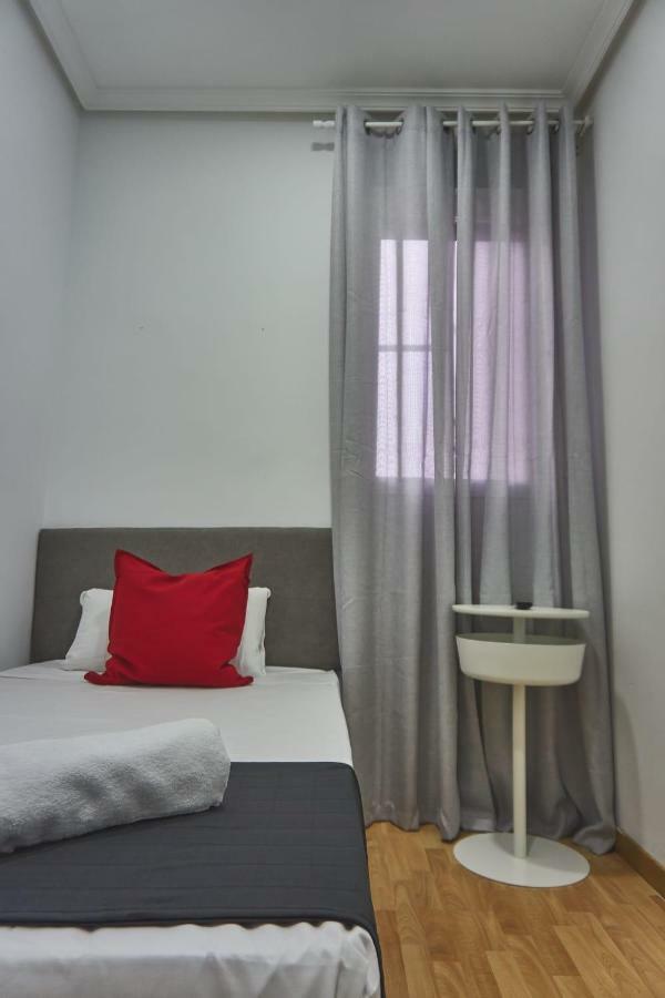 Gs Latina Hotel Мадрид Екстериор снимка